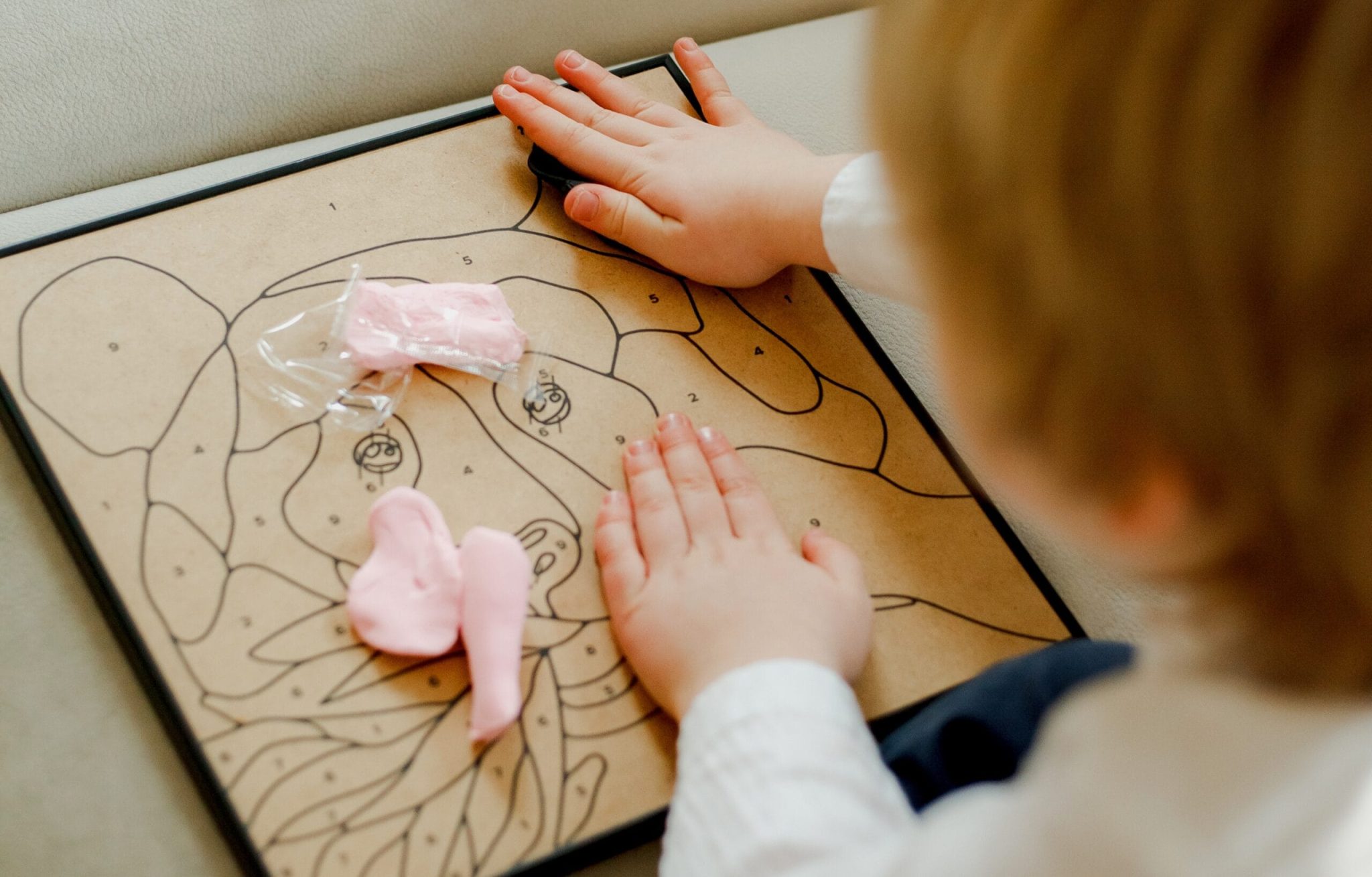 Fill the entire picture with clay and add the final touches.