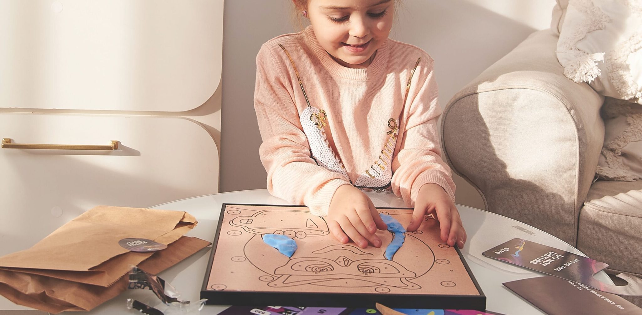 Fill the entire picture with clay and add the final touches.