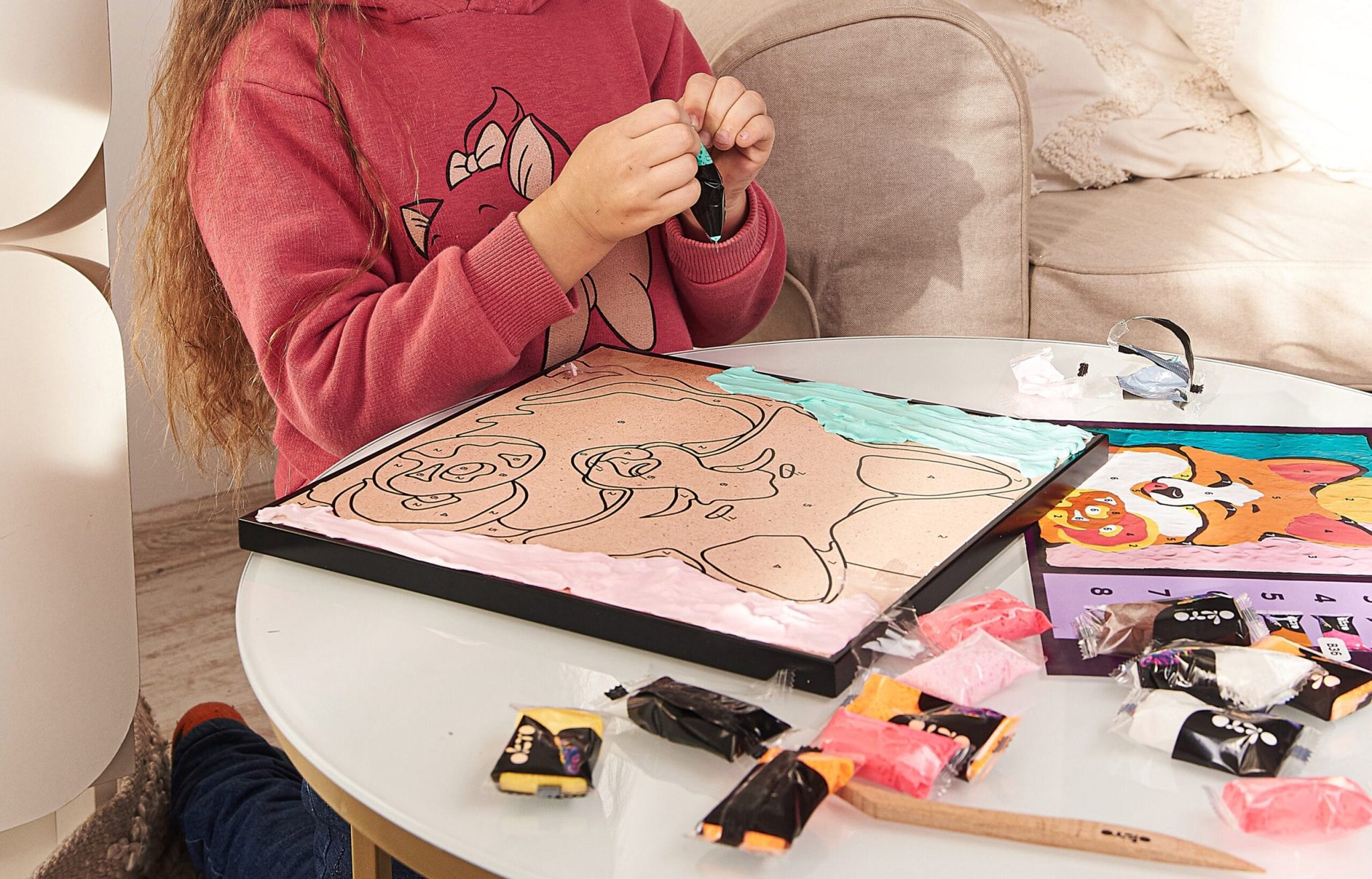 Fill the entire picture with clay and add the final touches.