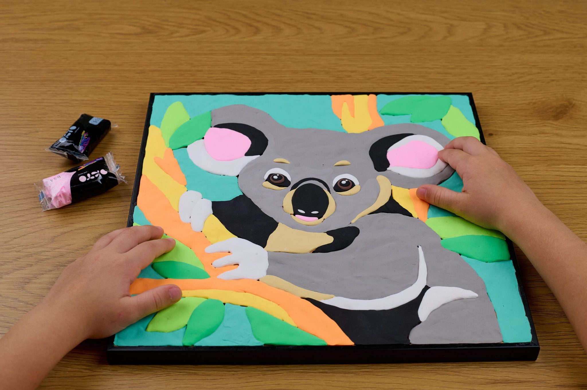 Fill the entire picture with clay and add the final touches.