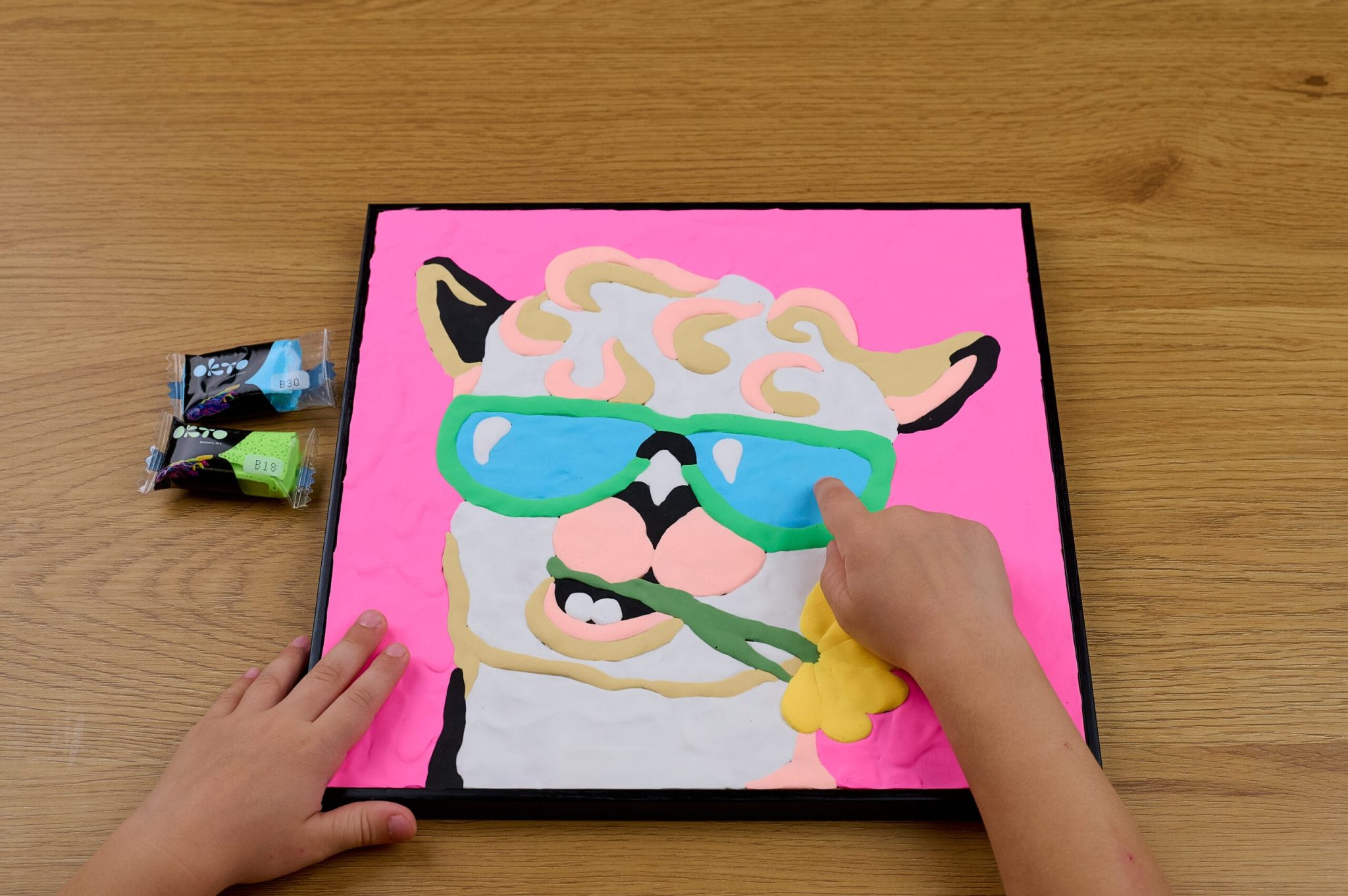 Fill the entire picture with clay and add the final touches.